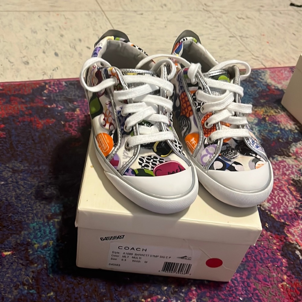Shoes sneakers
